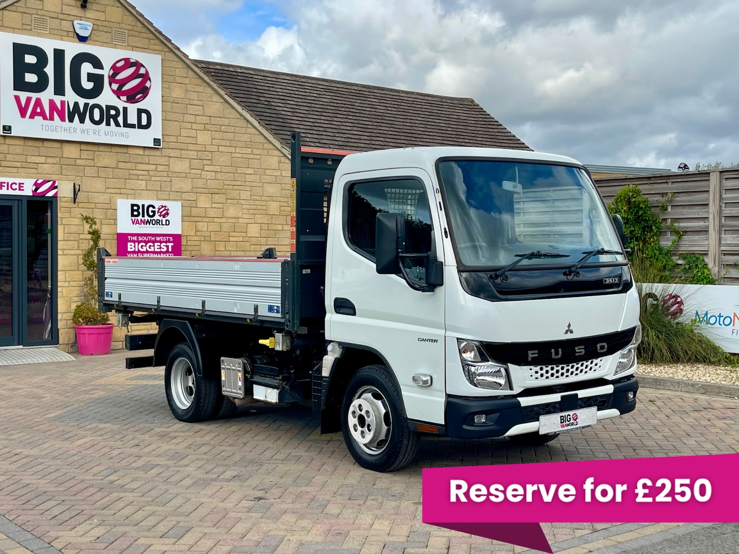 Used Mitsubishi Canter 2023 for sale - 75726137: Photo 1