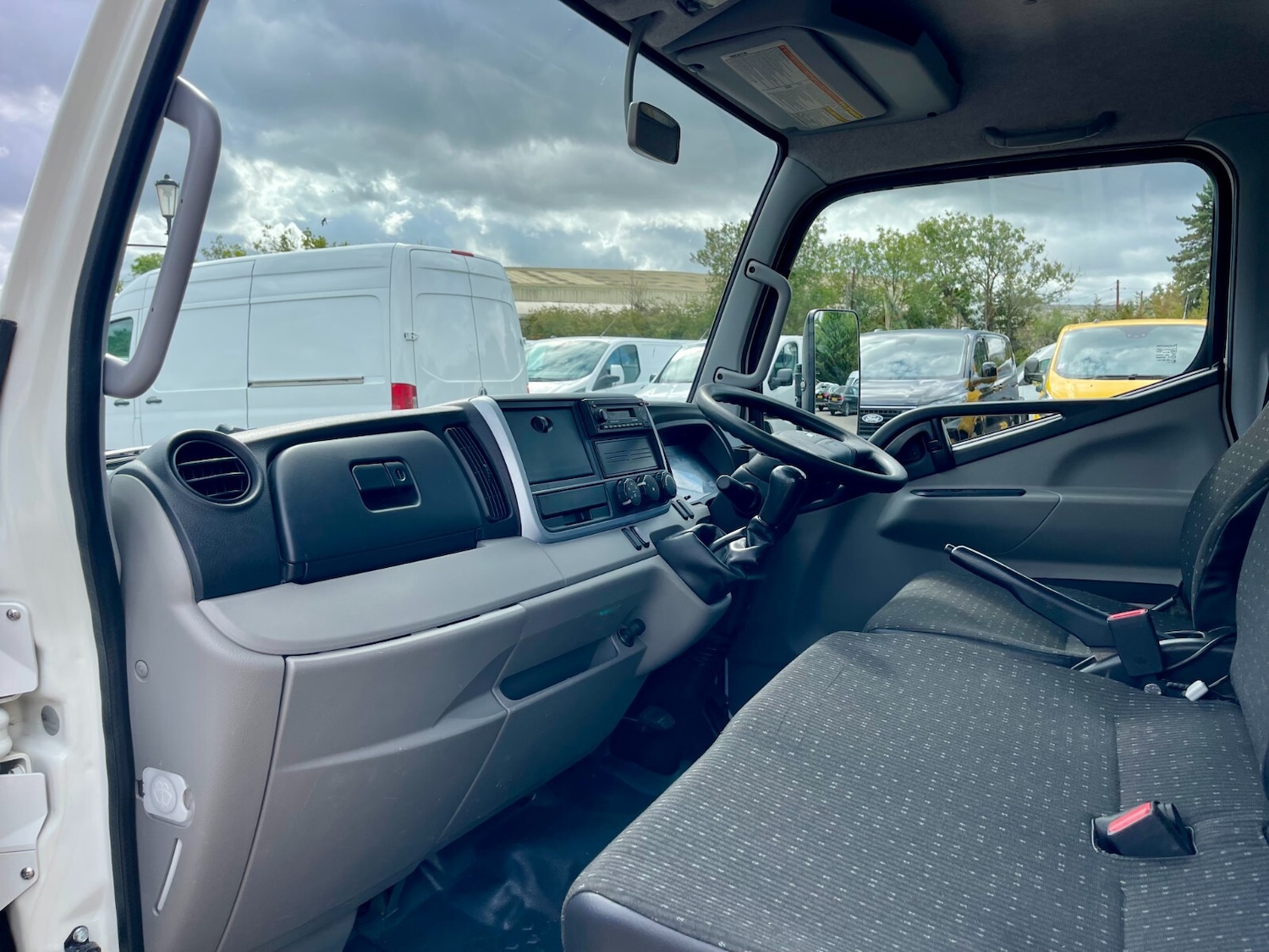 Used Mitsubishi Canter 2023 for sale - 75726137: Photo 14