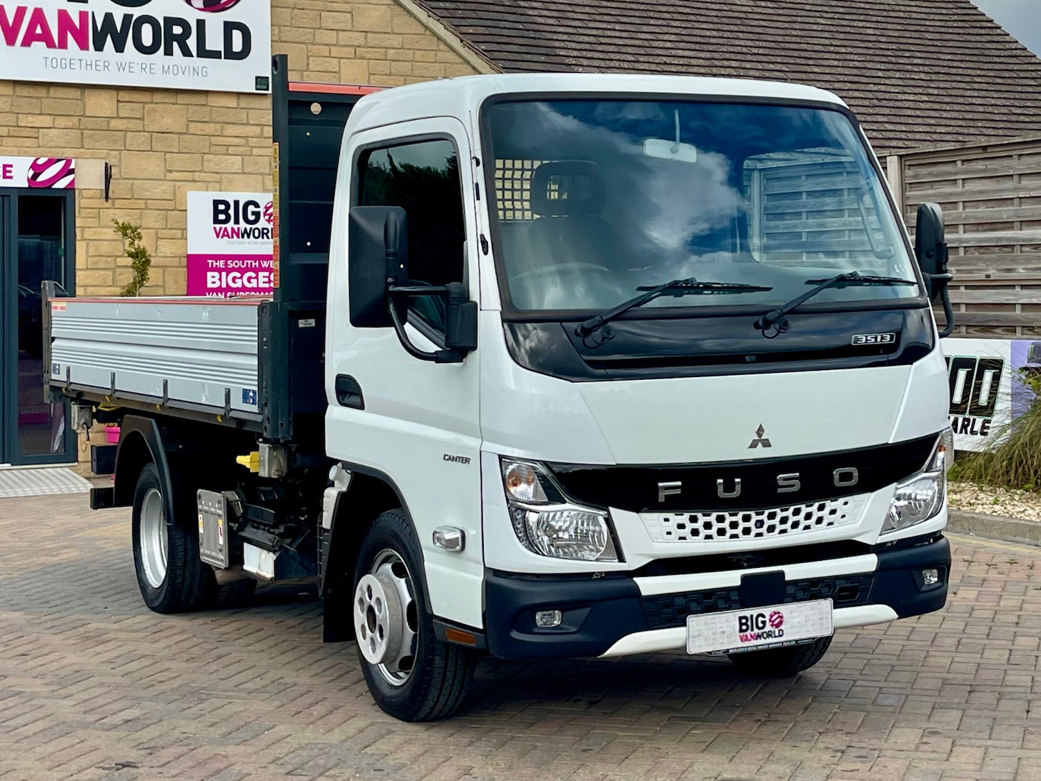 Used Mitsubishi Canter 2023 for sale - 75726137: Photo 2
