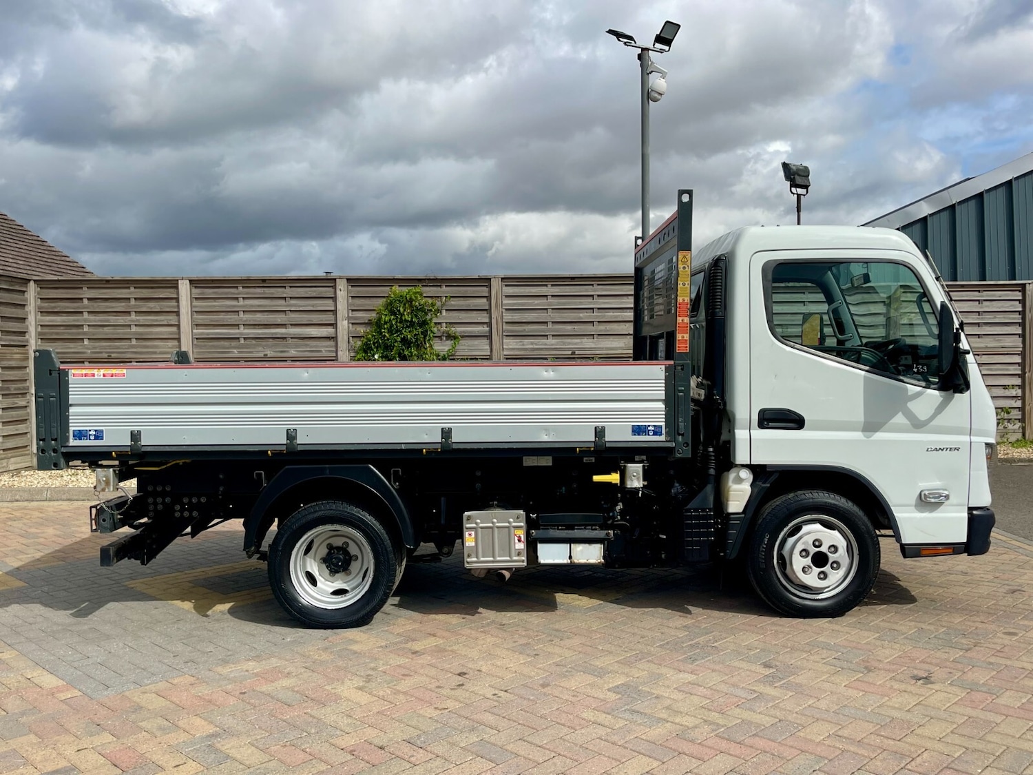 Used Mitsubishi Canter 2023 for sale - 75726137: Photo 3