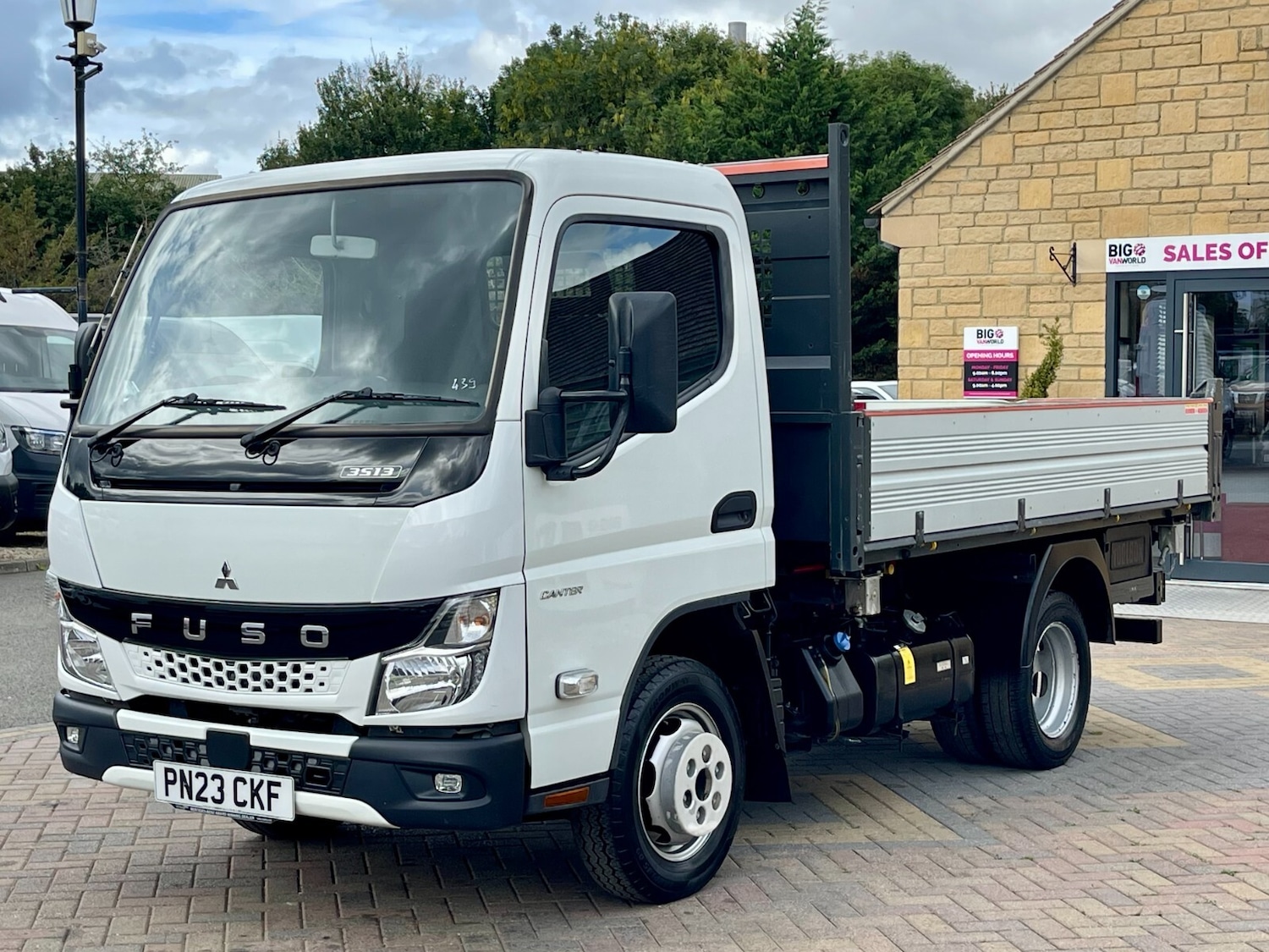 Used Mitsubishi Canter 2023 for sale - 75726137: Photo 8