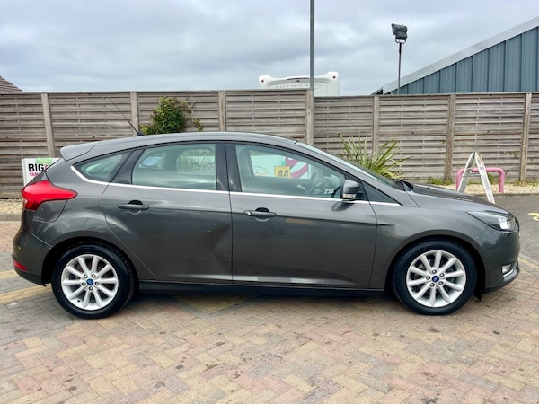 Used Ford Focus 2015 for sale - 76208721: Photo 5
