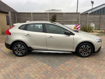 Used Volvo V40 2017 for sale - 74194834: Photo