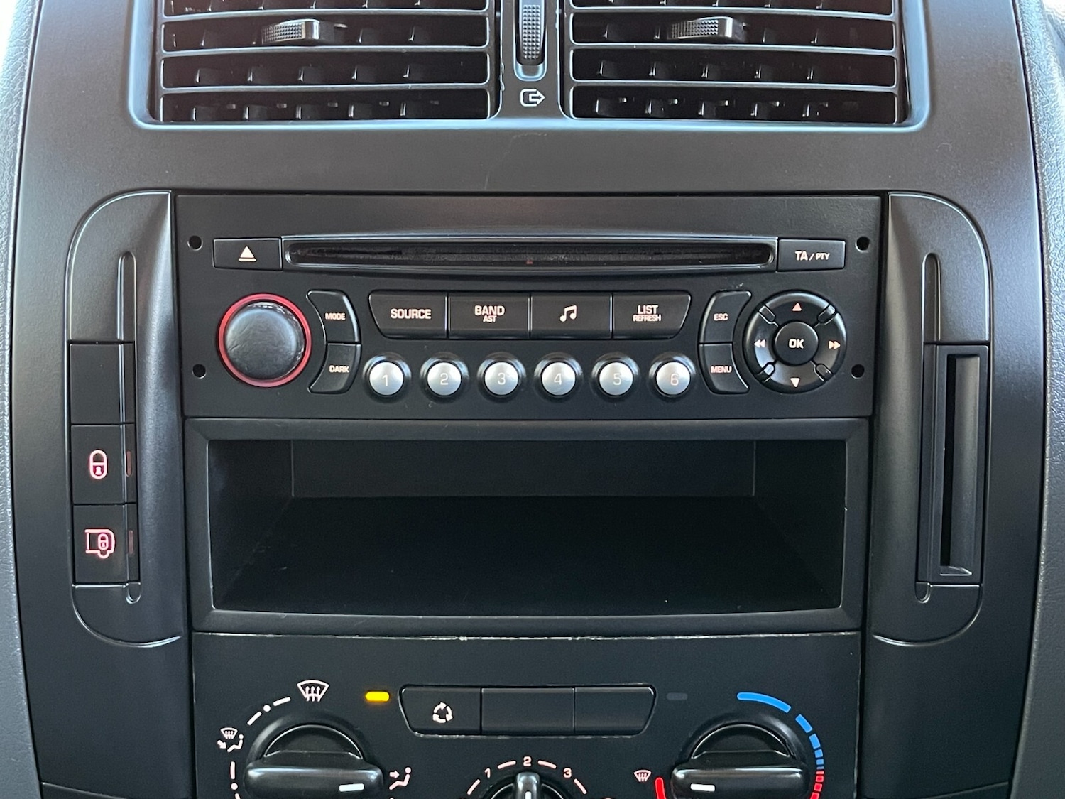 Used Citroen Dispatch 2011 for sale - 76868672: Photo 21