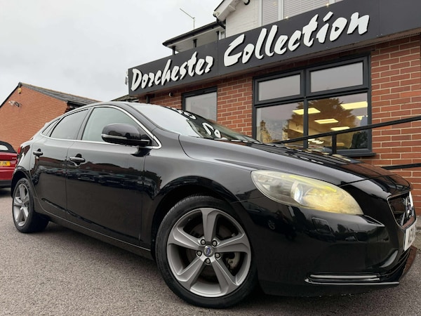 Used Volvo V40 2025 for sale - 76249334: Photo 1