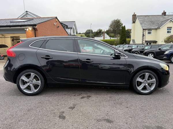 Used Volvo V40 2025 for sale - 76249334: Photo 3