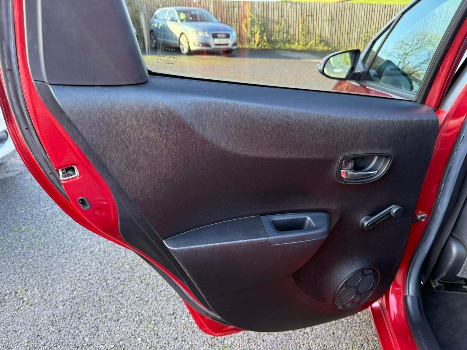 Used Toyota Yaris 2012 for sale - 77028316: Photo 23