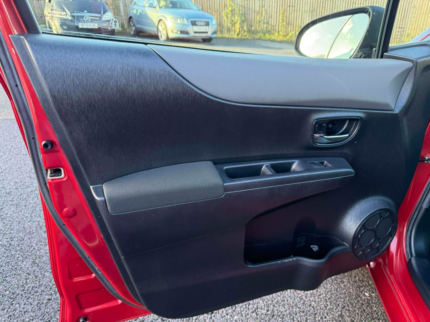 Used Toyota Yaris 2012 for sale - 77028316: Photo 25