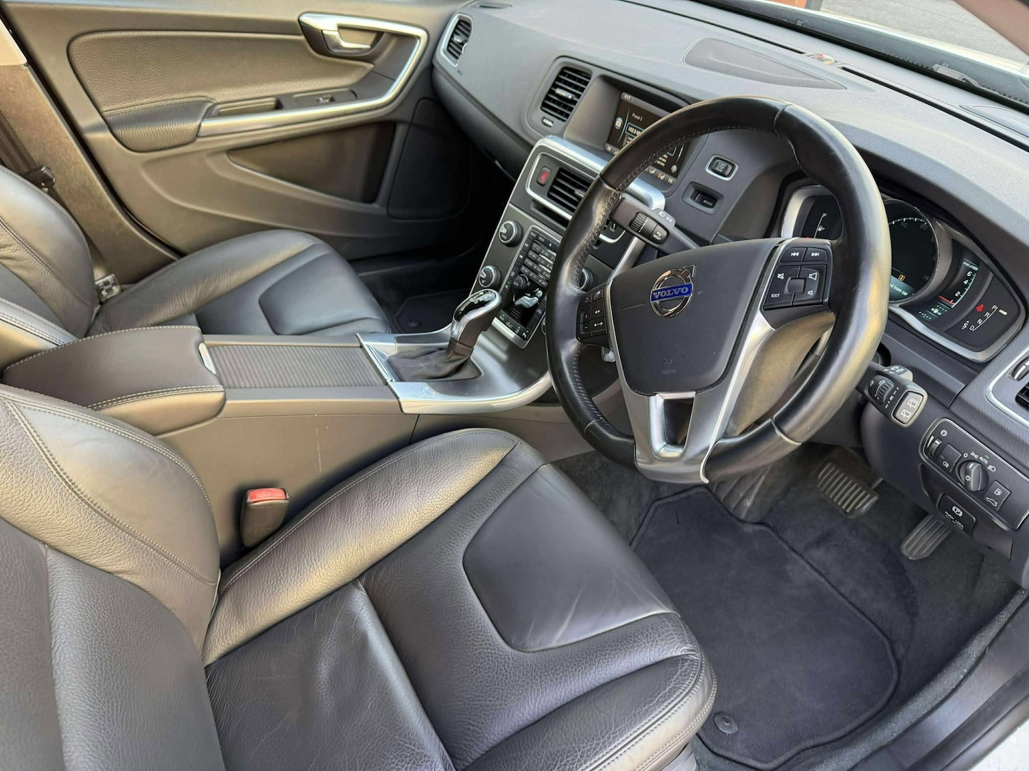 Used Volvo V60 2014 for sale - 76242807: Photo 10