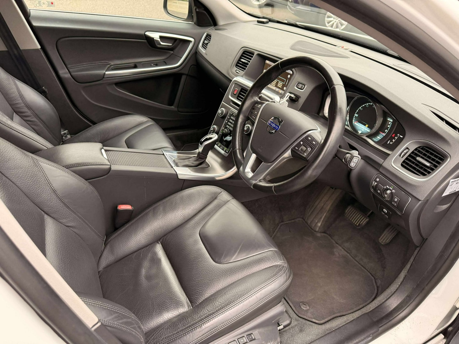 Used Volvo V60 2014 for sale - 76242807: Photo 12