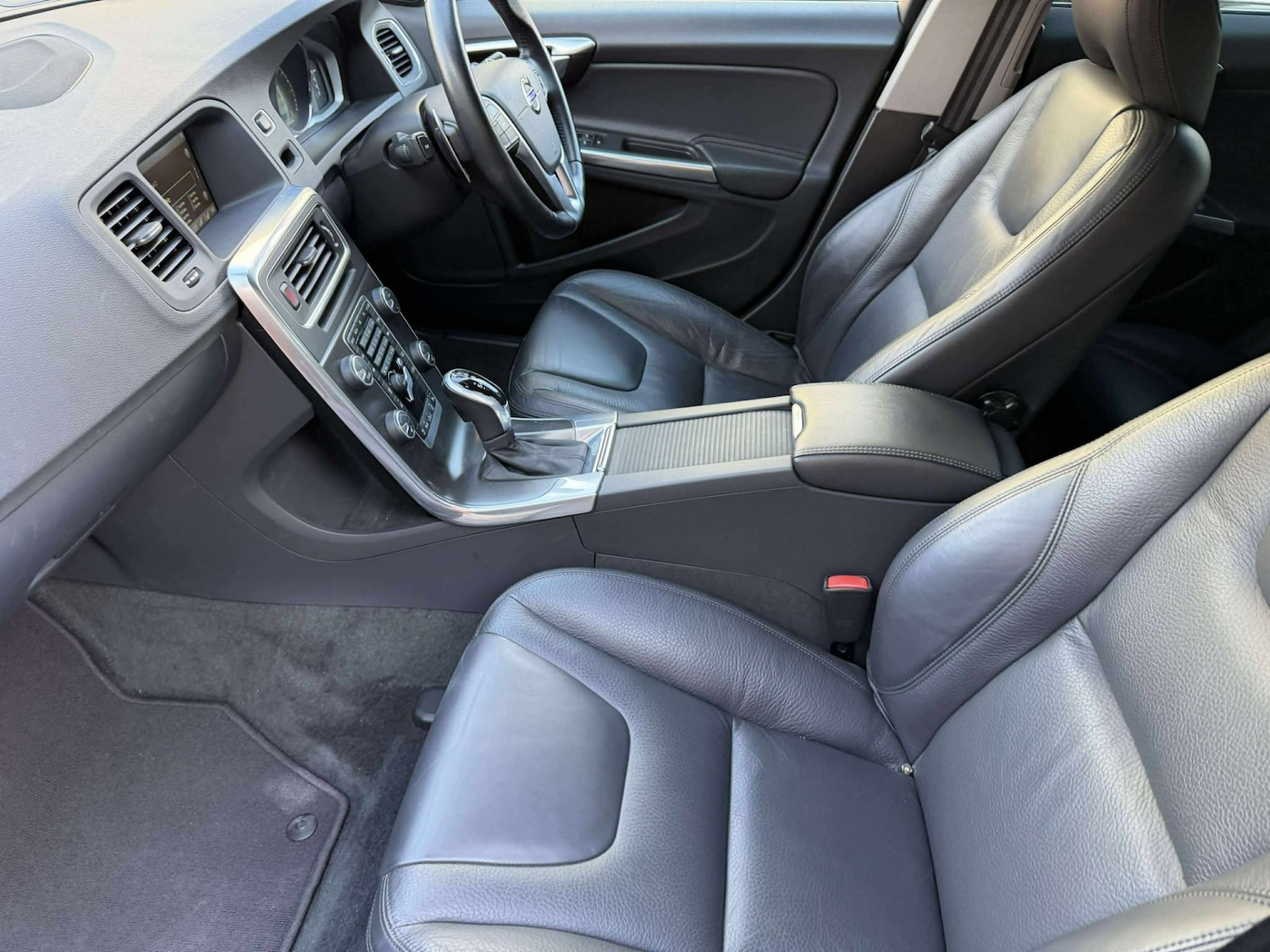 Used Volvo V60 2014 for sale - 76242807: Photo 13