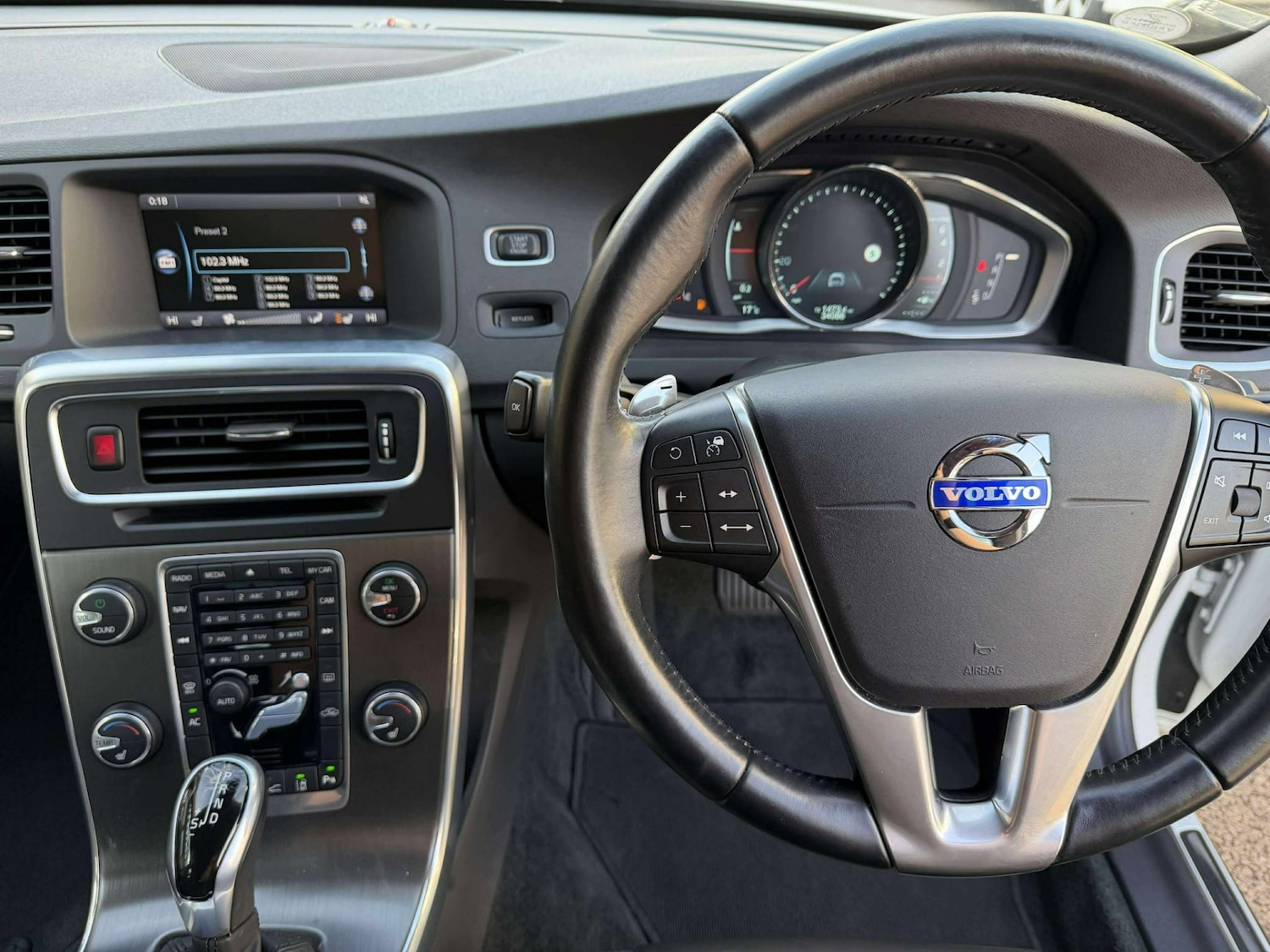 Used Volvo V60 2014 for sale - 76242807: Photo 16