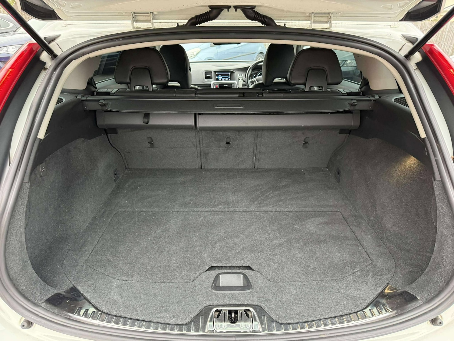 Used Volvo V60 2014 for sale - 76242807: Photo 18