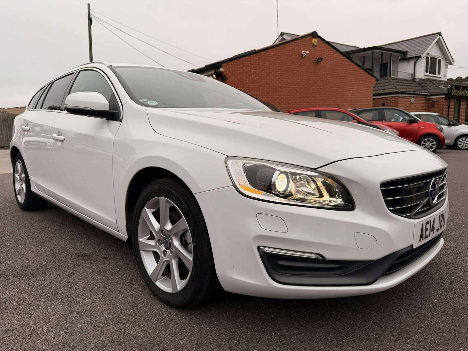 Used Volvo V60 2014 for sale - 76242807: Photo 2