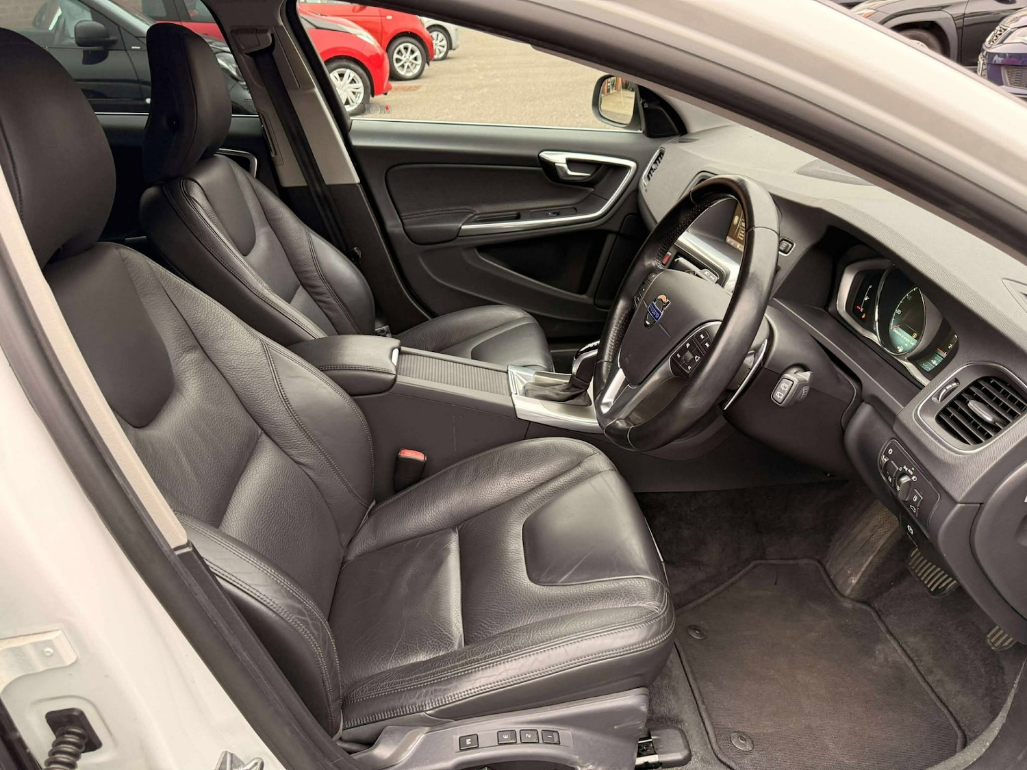 Used Volvo V60 2014 for sale - 76242807: Photo 26