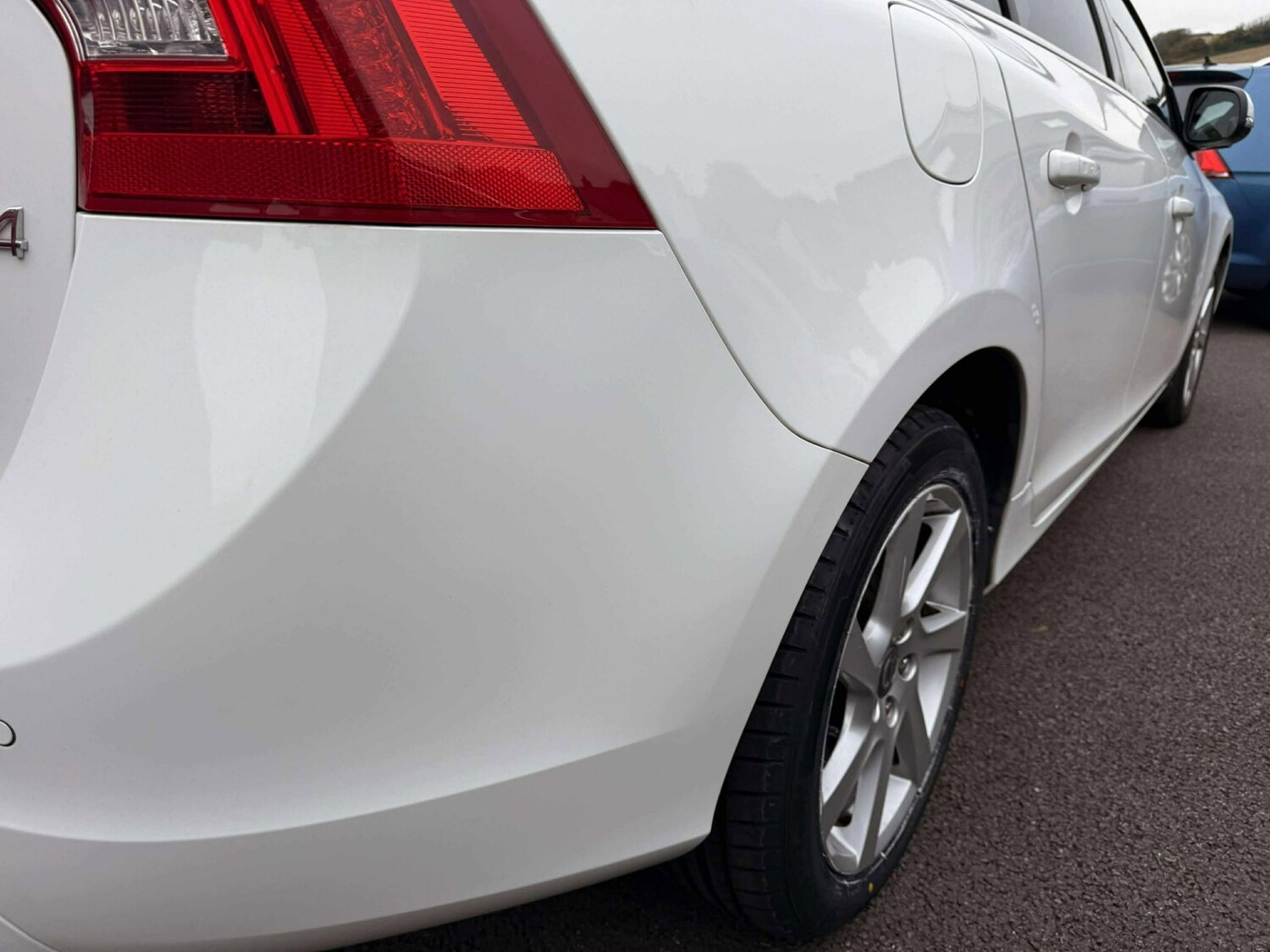 Used Volvo V60 2014 for sale - 76242807: Photo 28