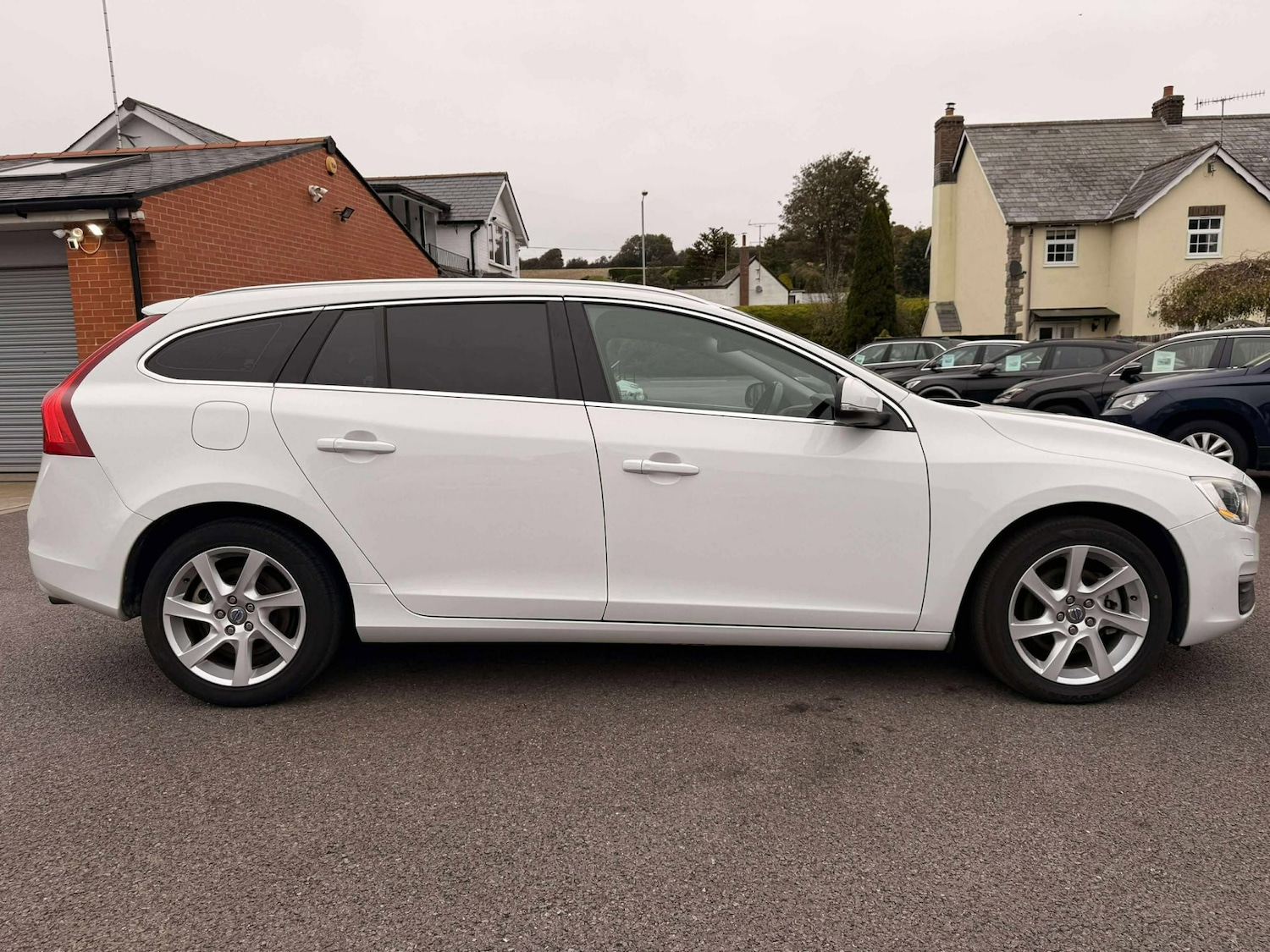 Used Volvo V60 2014 for sale - 76242807: Photo 3