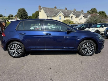 Used Volkswagen Golf 2018 for sale - 75559012: Photo