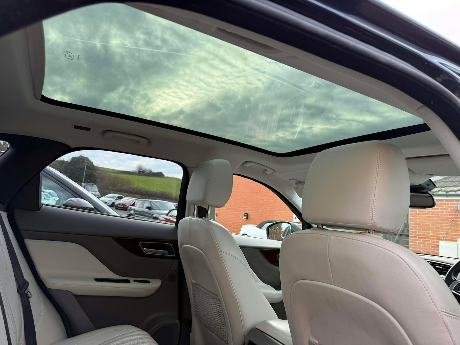 Used Jaguar F-Pace 2017 for sale - 76958809: Photo 12