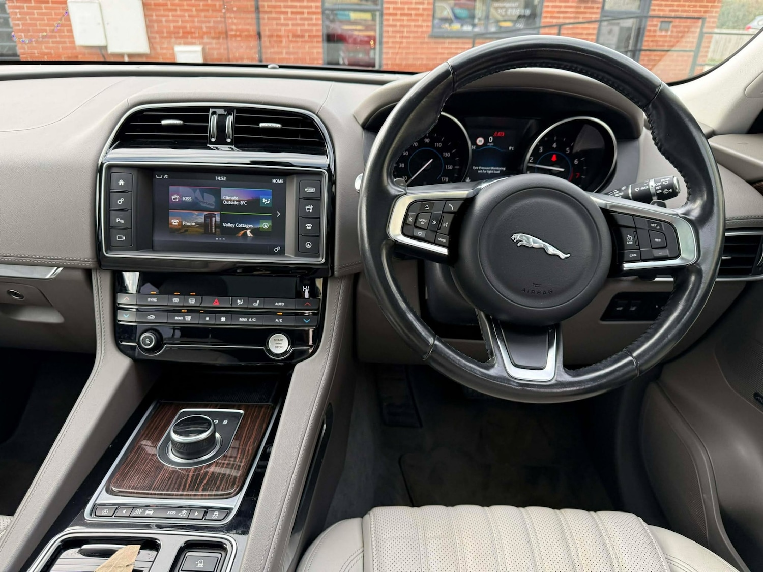 Used Jaguar F-Pace 2017 for sale - 76958809: Photo 16