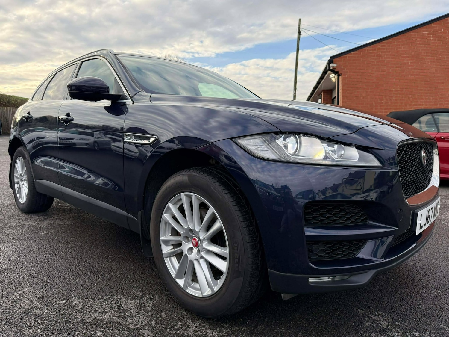 Used Jaguar F-Pace 2017 for sale - 76958809: Photo 2