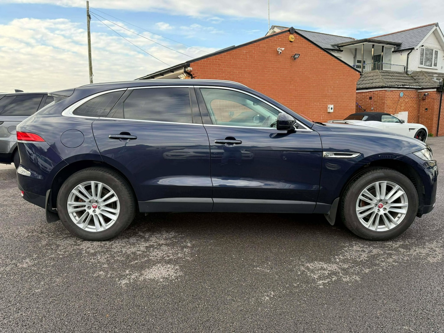 Used Jaguar F-Pace 2017 for sale - 76958809: Photo 3