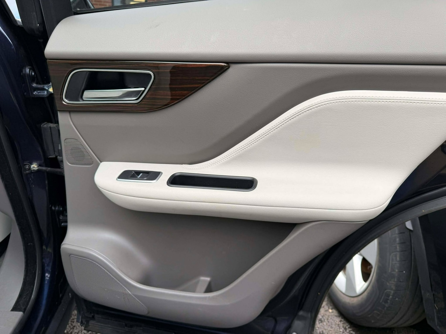 Used Jaguar F-Pace 2017 for sale - 76958809: Photo 36