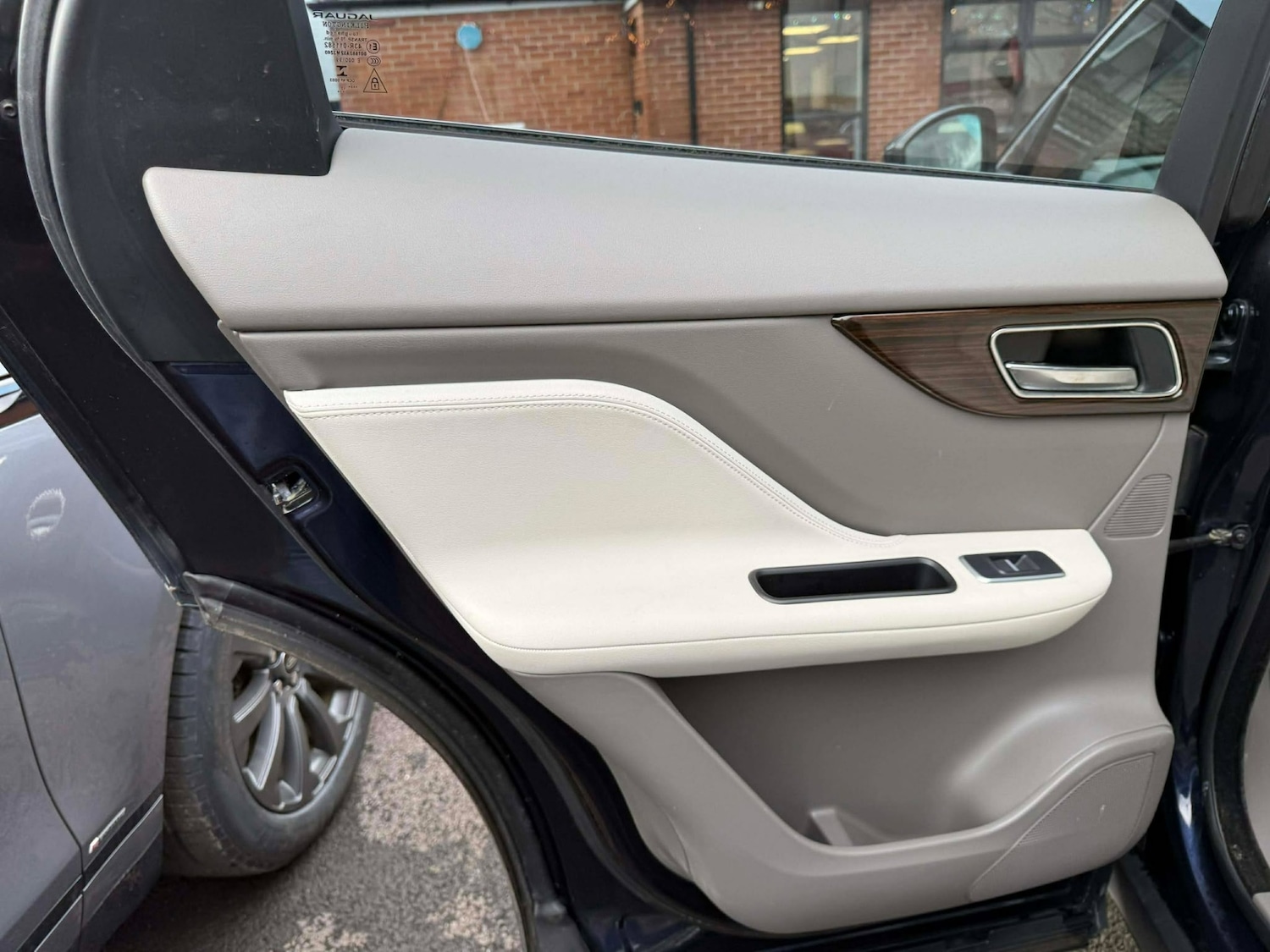 Used Jaguar F-Pace 2017 for sale - 76958809: Photo 38