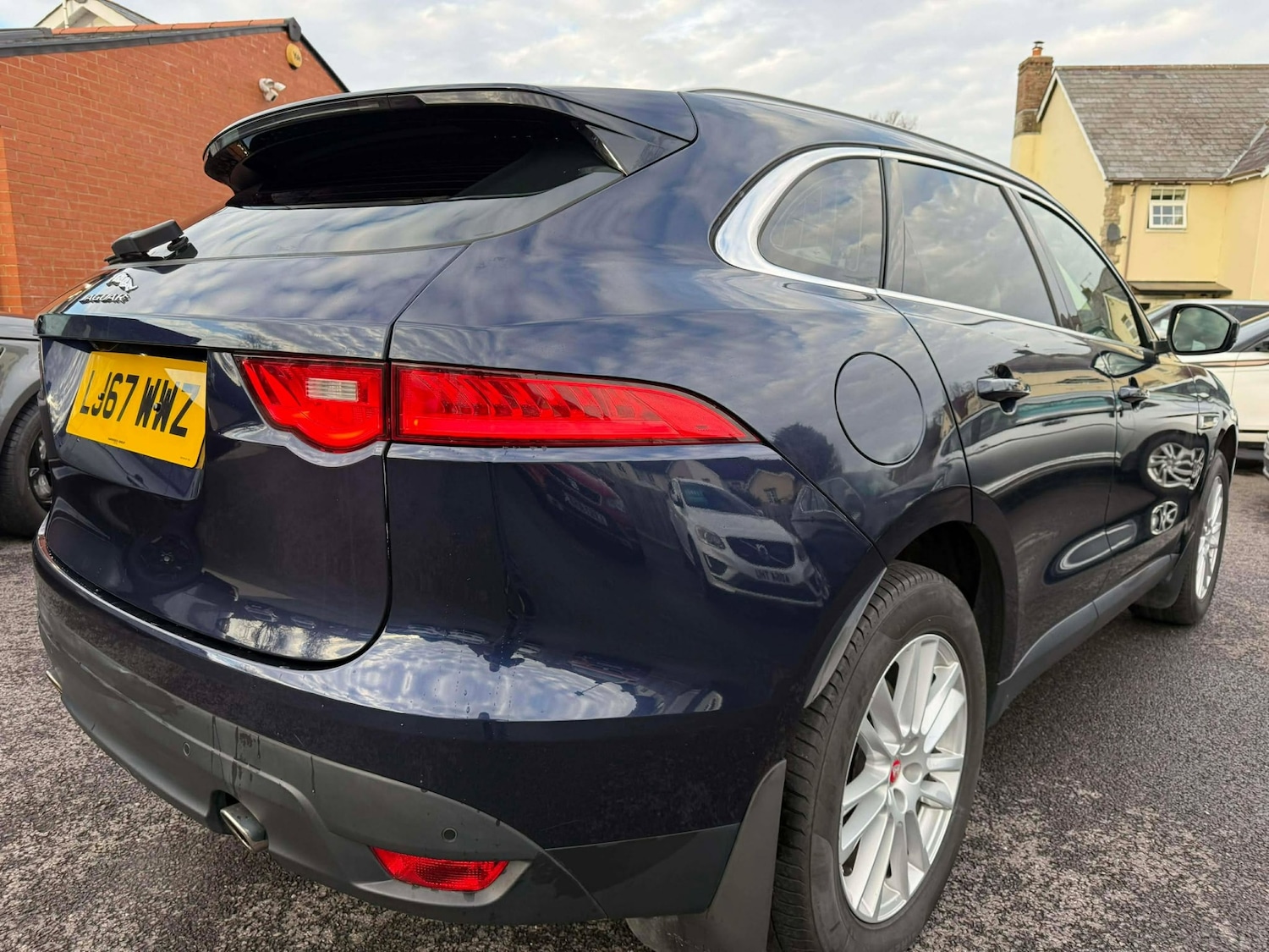 Used Jaguar F-Pace 2017 for sale - 76958809: Photo 4