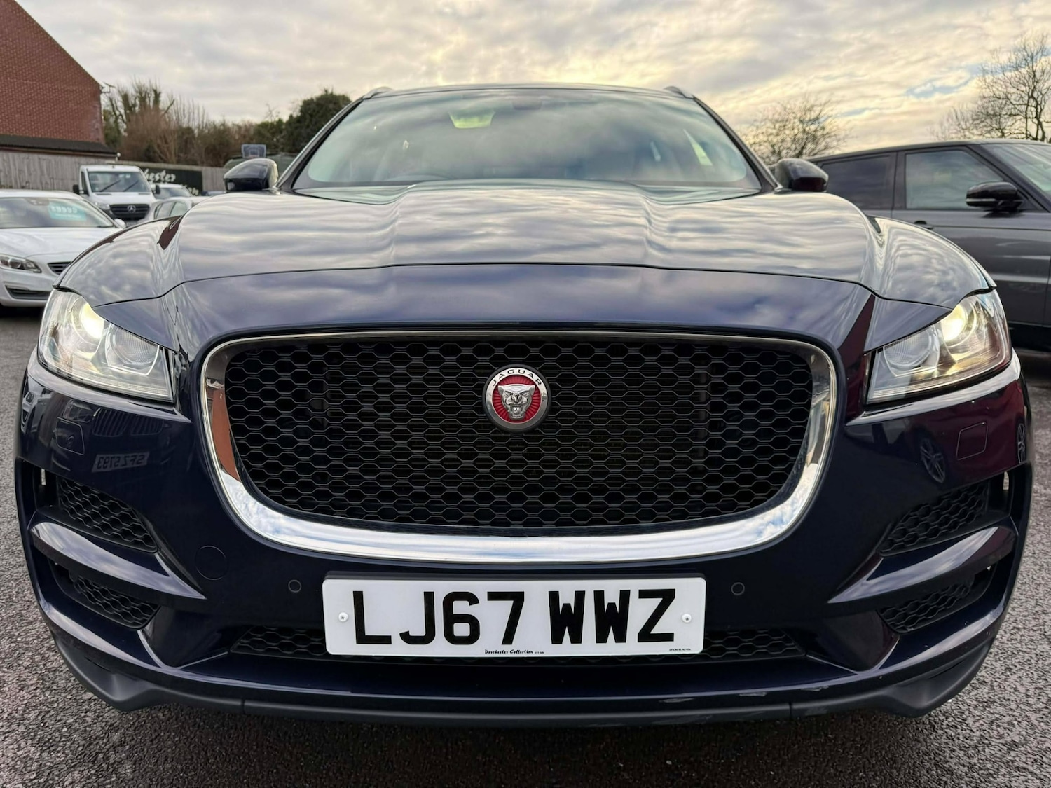 Used Jaguar F-Pace 2017 for sale - 76958809: Photo 9