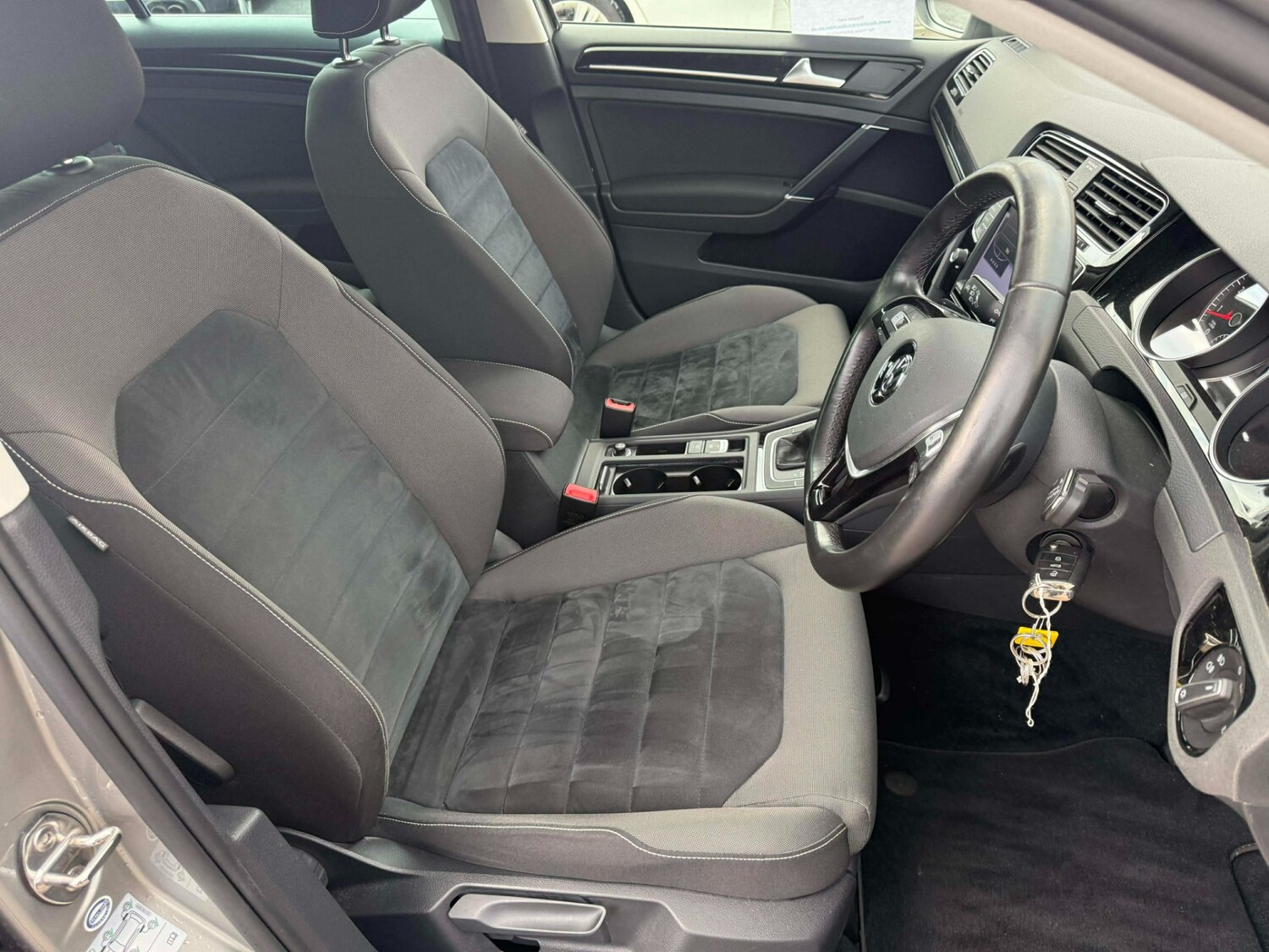 Used Volkswagen Golf 2014 for sale - 77323700: Photo 10