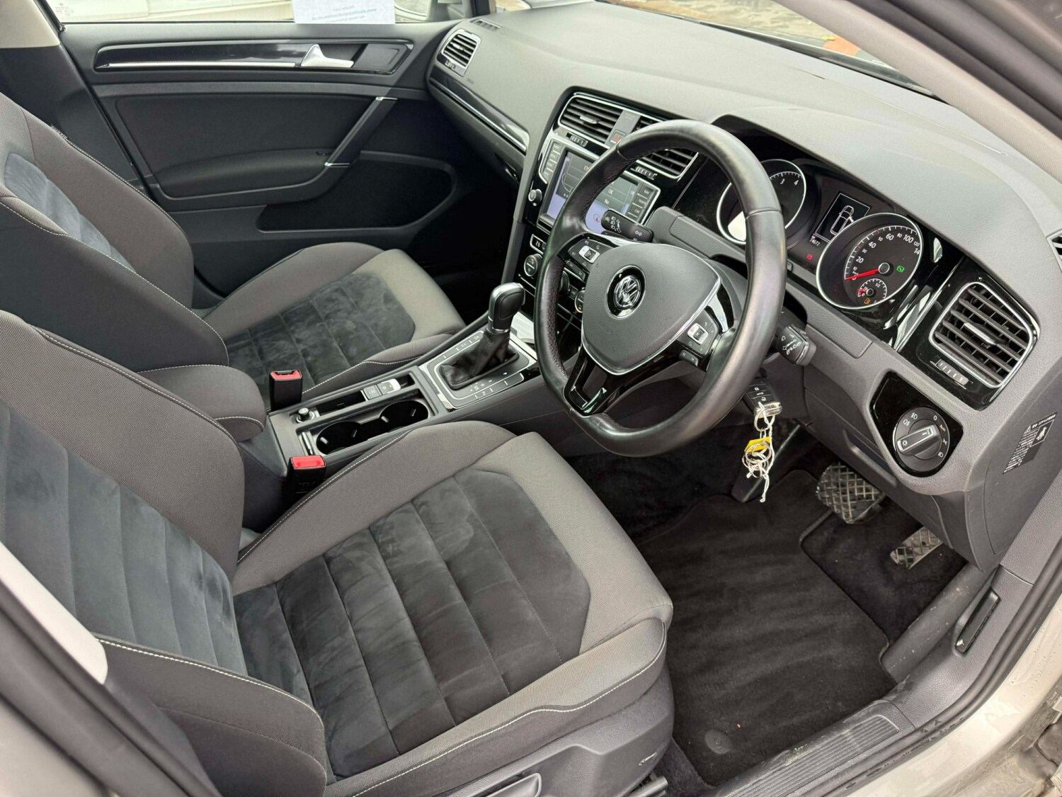 Used Volkswagen Golf 2014 for sale - 77323700: Photo 11