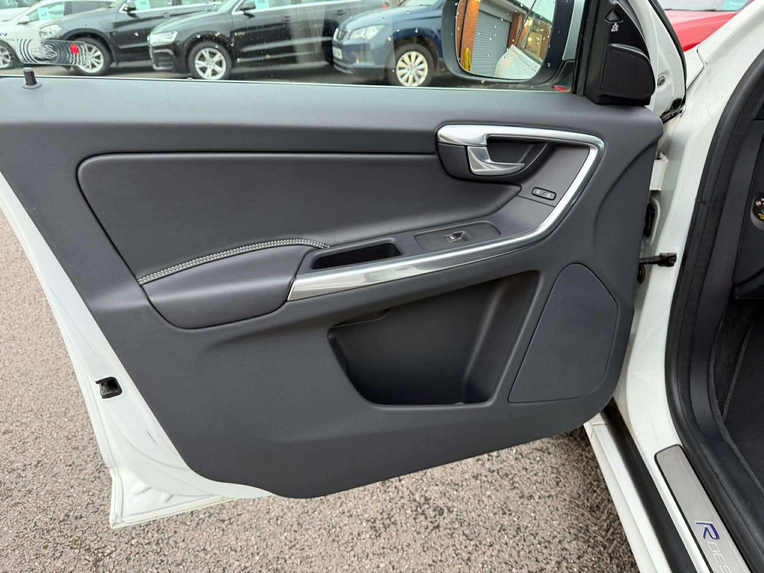 Used Volvo XC60 2014 for sale - 76570809: Photo 34