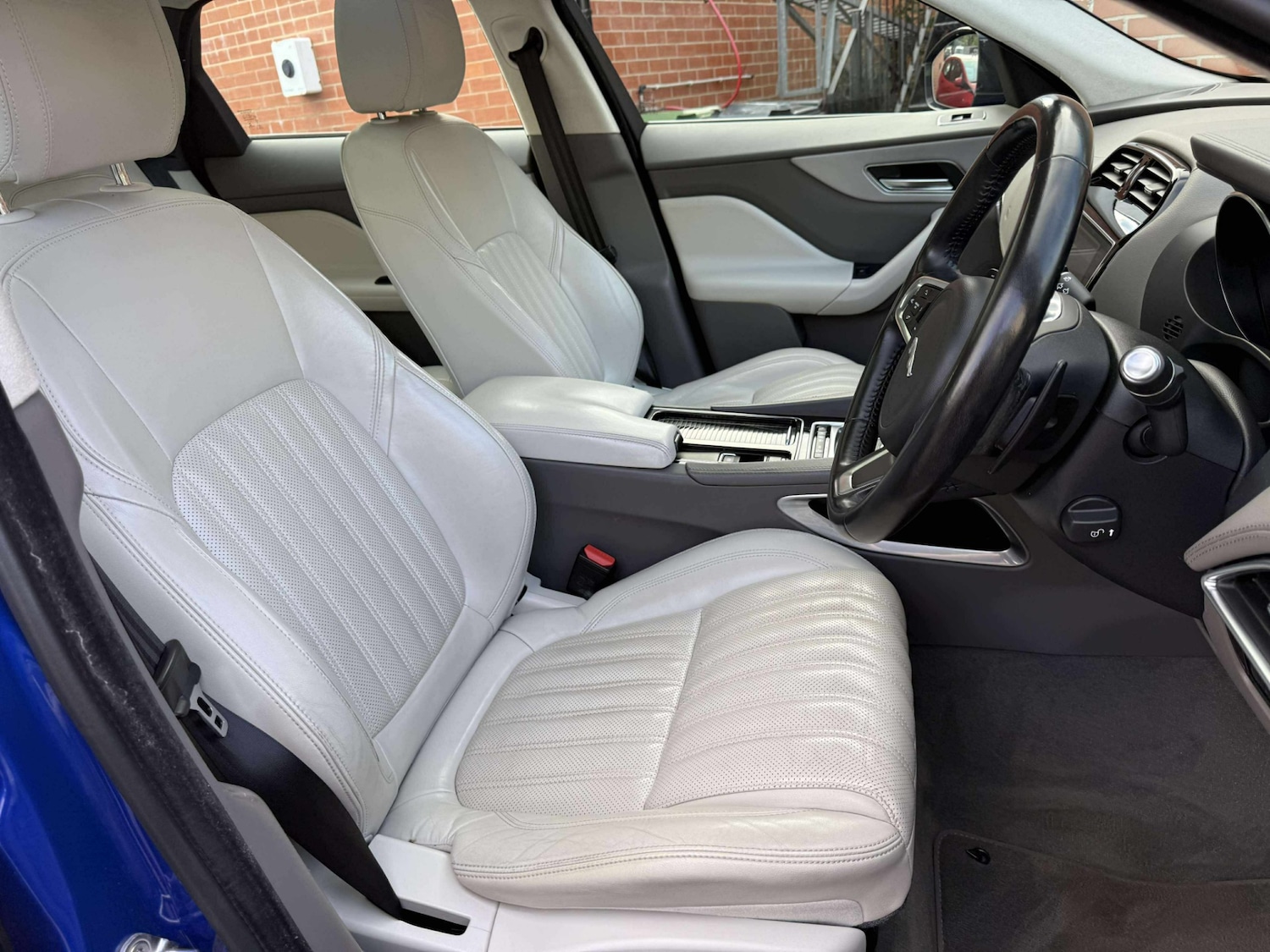 Used Jaguar F-Pace 2018 for sale - 76268687: Photo 10