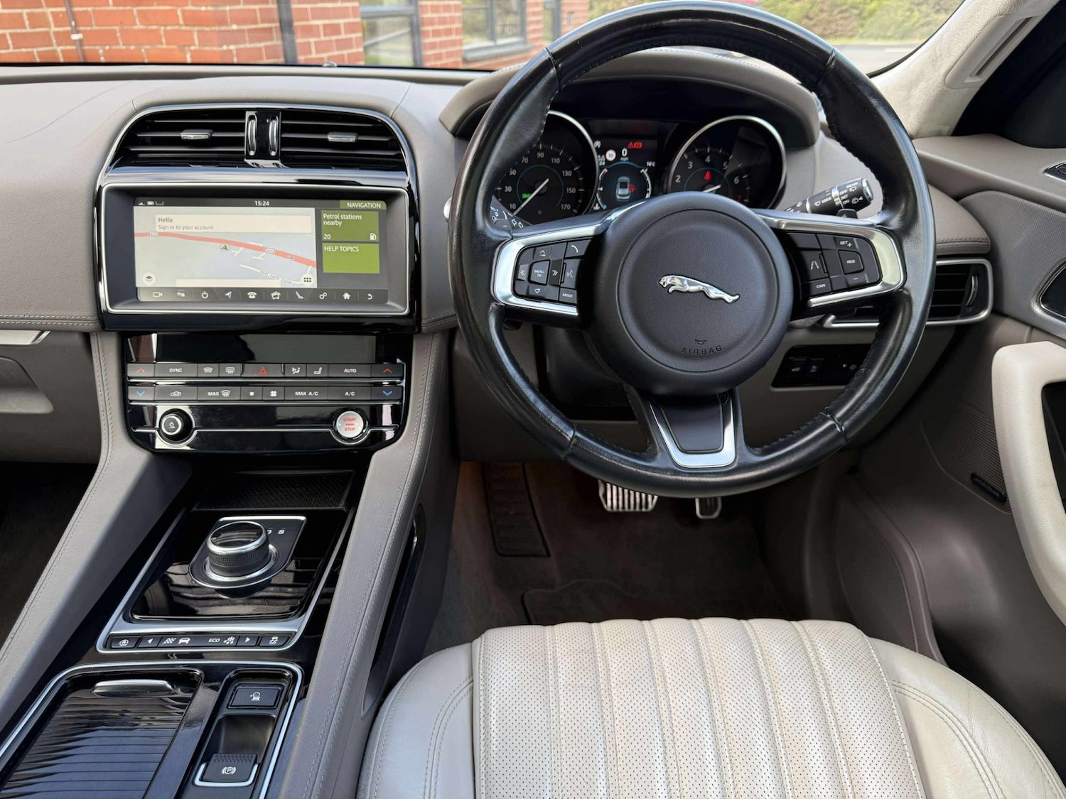 Used Jaguar F-Pace 2018 for sale - 76268687: Photo 16