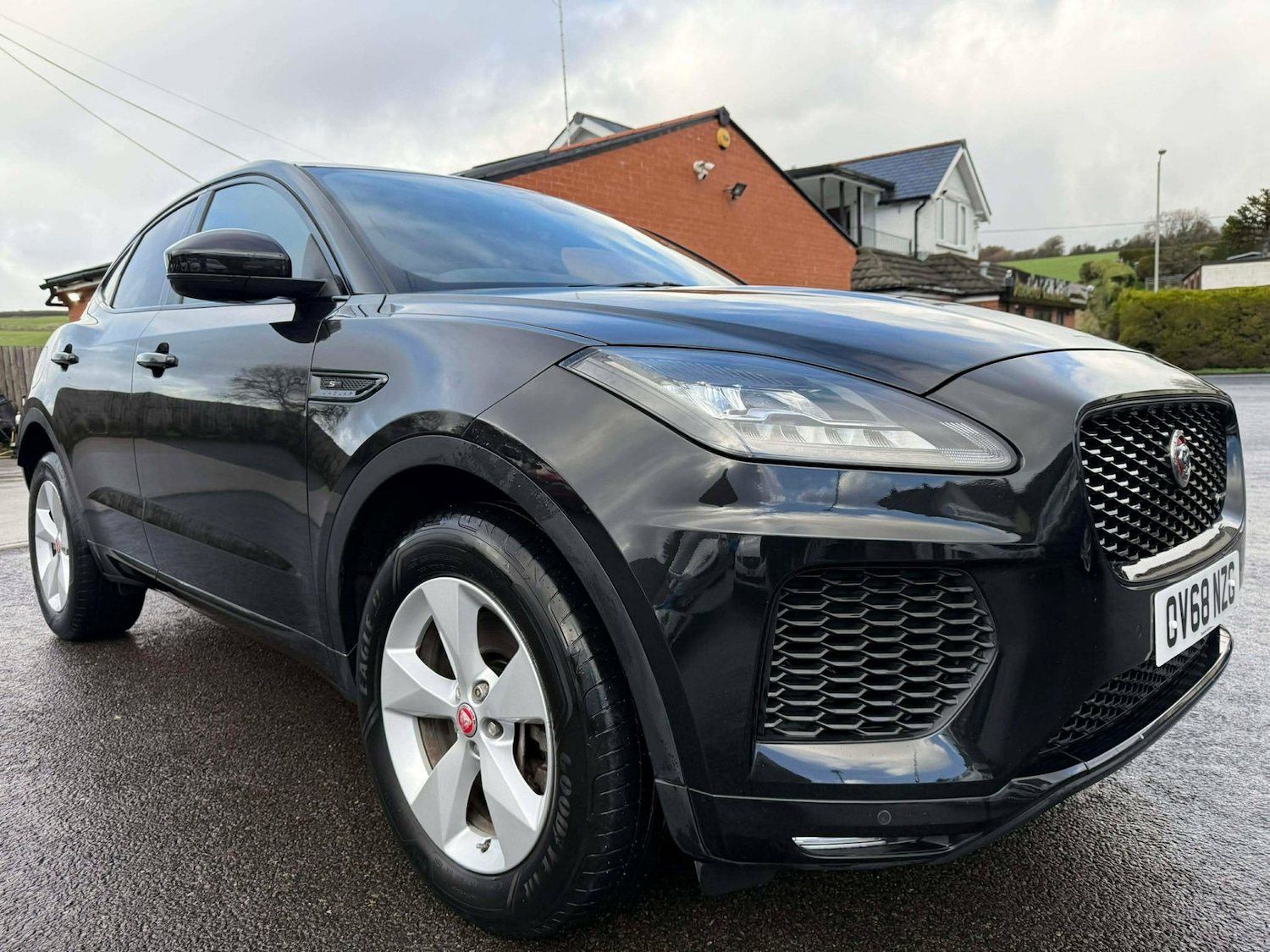 Used Jaguar E-Pace 2018 for sale - 76846125: Photo 2