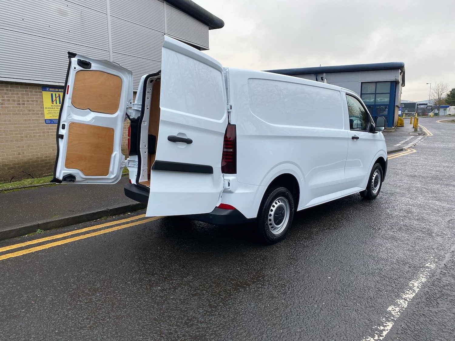 Used Volkswagen Transporter 2025 for sale - 76637818: Photo 28