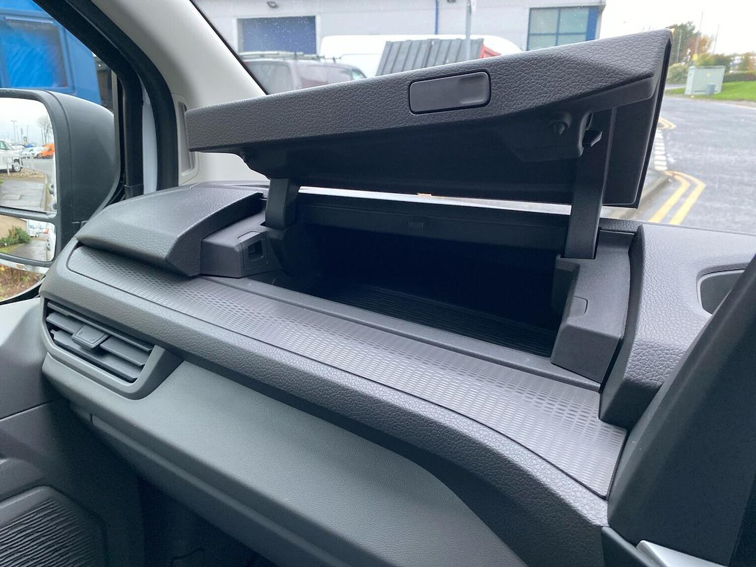 Used Volkswagen Transporter 2025 for sale - 76637818: Photo 42