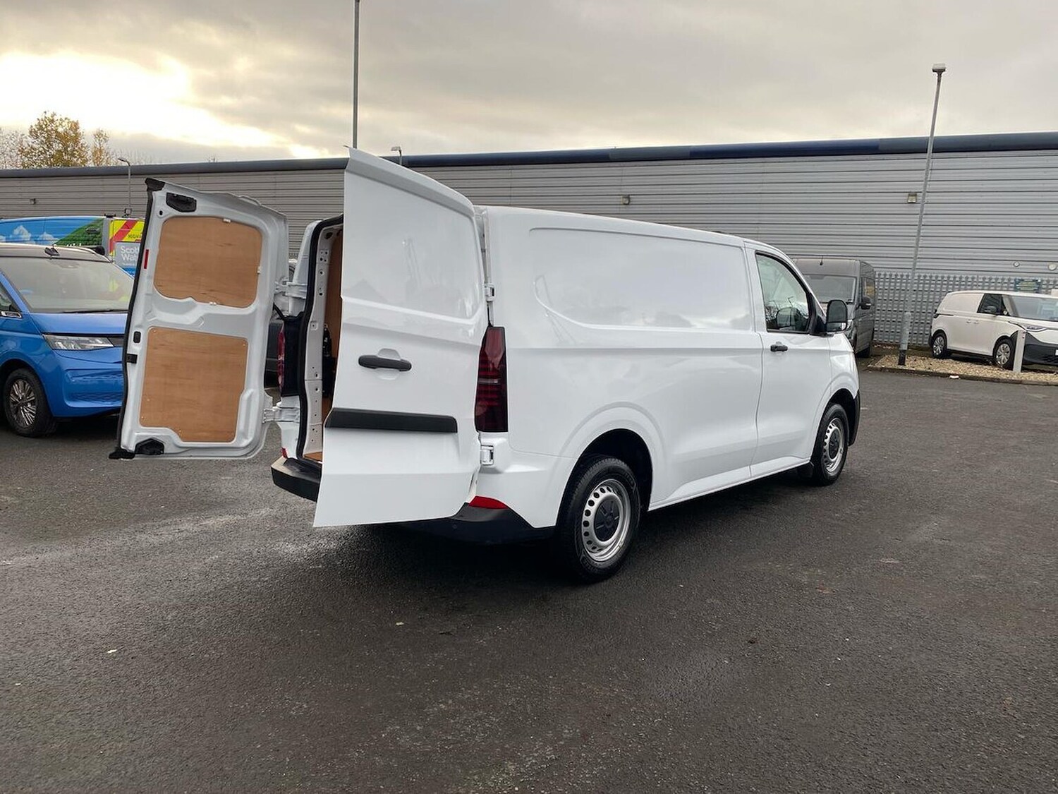 Used Volkswagen Transporter 2025 for sale - 77488637: Photo 28