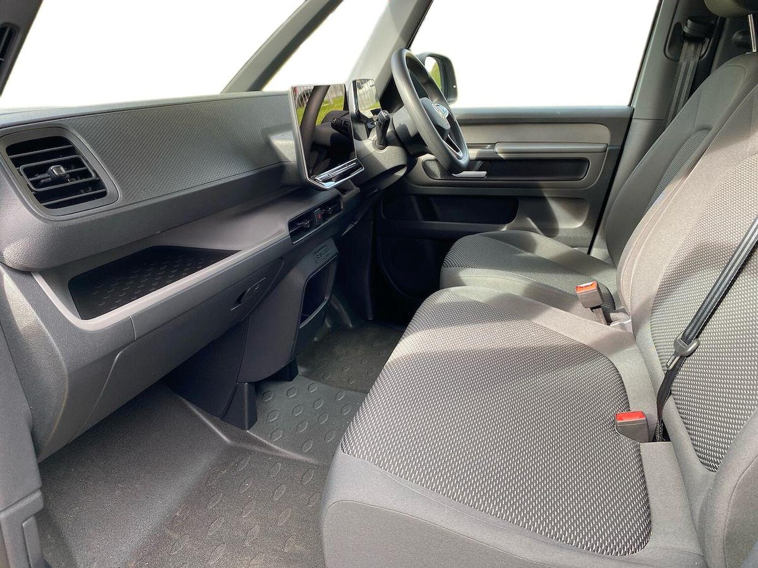 Used Volkswagen ID.Buzz 2024 for sale - 76918929: Photo 2