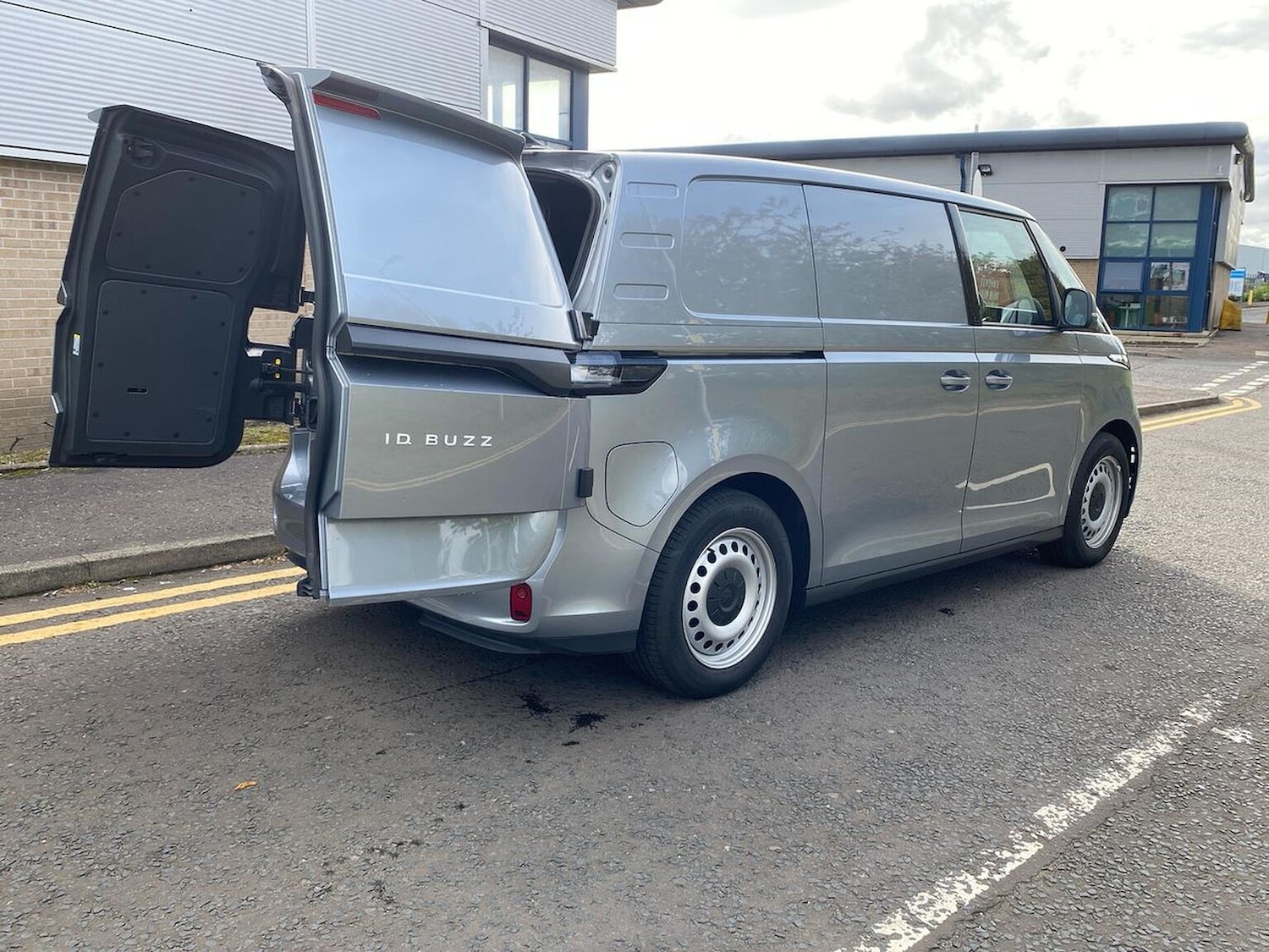 Used Volkswagen ID.Buzz 2024 for sale - 76918929: Photo 25