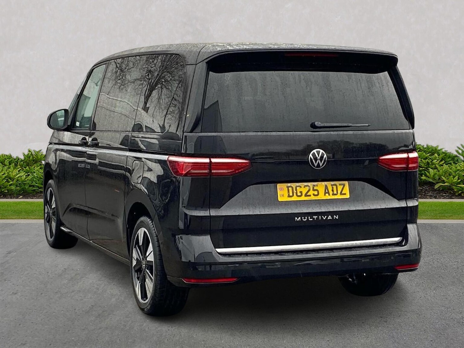 Used Volkswagen Multivan 2025 for sale - 76555412: Photo 3