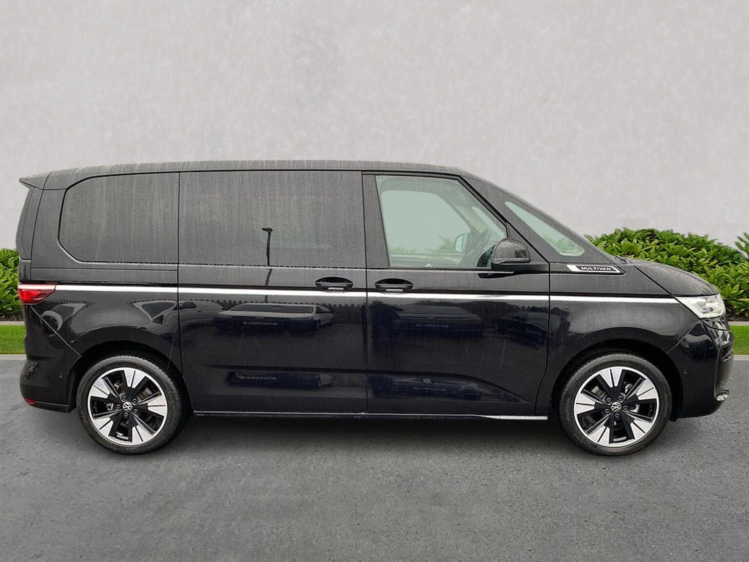 Used Volkswagen Multivan 2025 for sale - 76555412: Photo 4