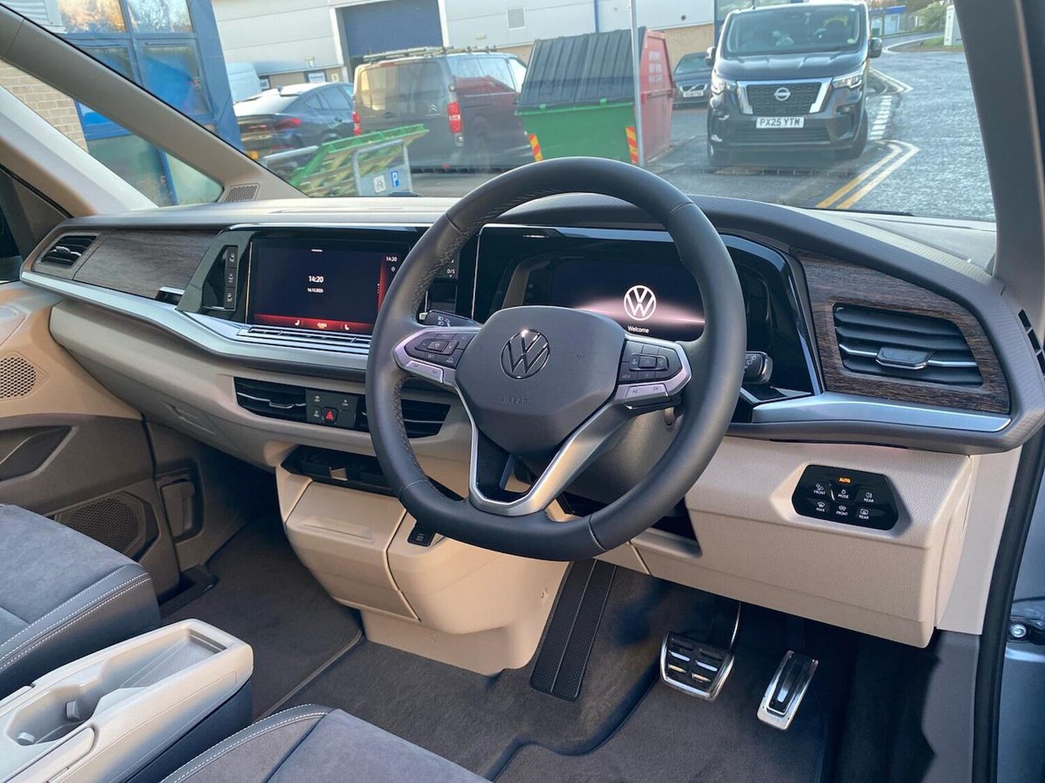 Used Volkswagen Multivan 2025 for sale - 77488596: Photo 12