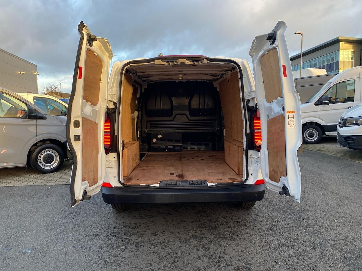 Used Volkswagen Transporter 2025 for sale - 76735597: Photo 27