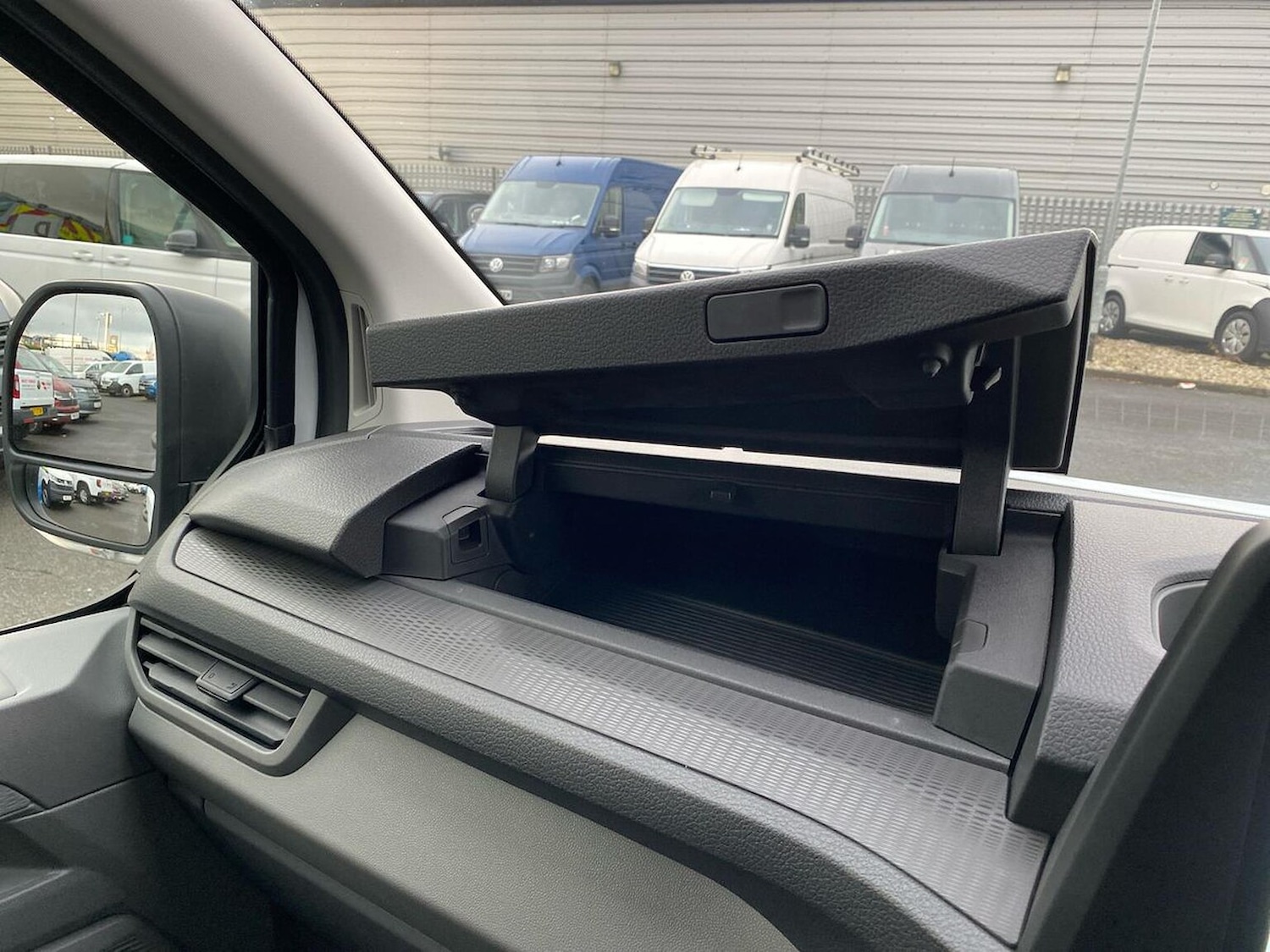 Used Volkswagen Transporter 2025 for sale - 78098329: Photo 42