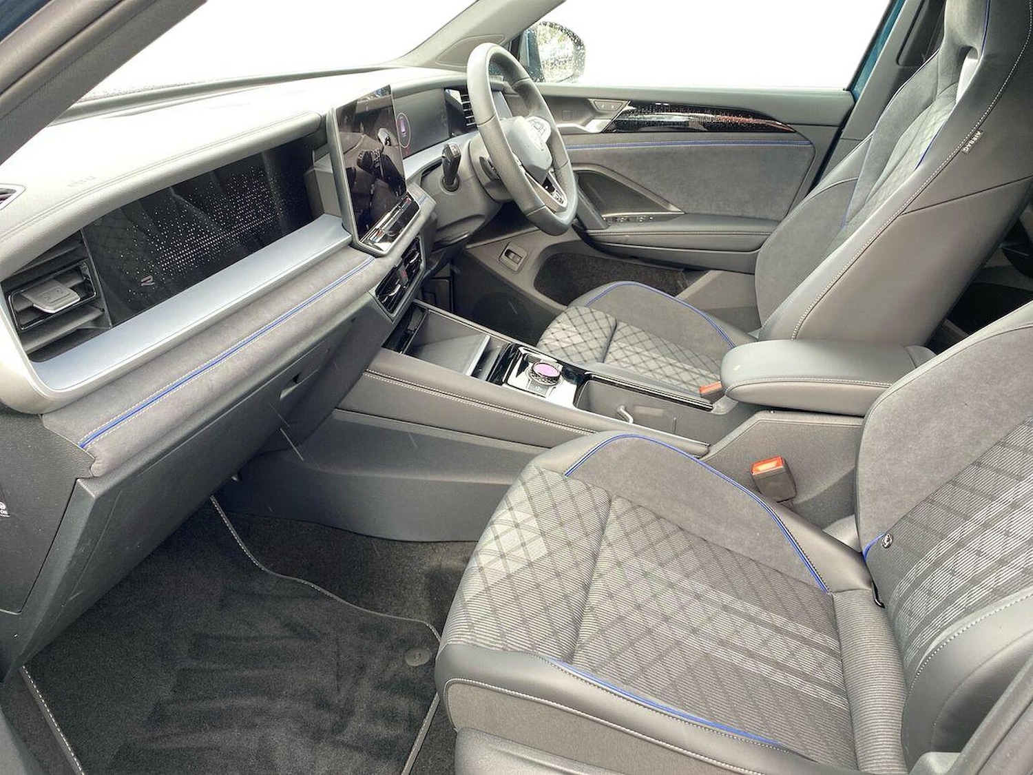 Used Volkswagen Touran 2025 for sale - 77488661: Photo 2