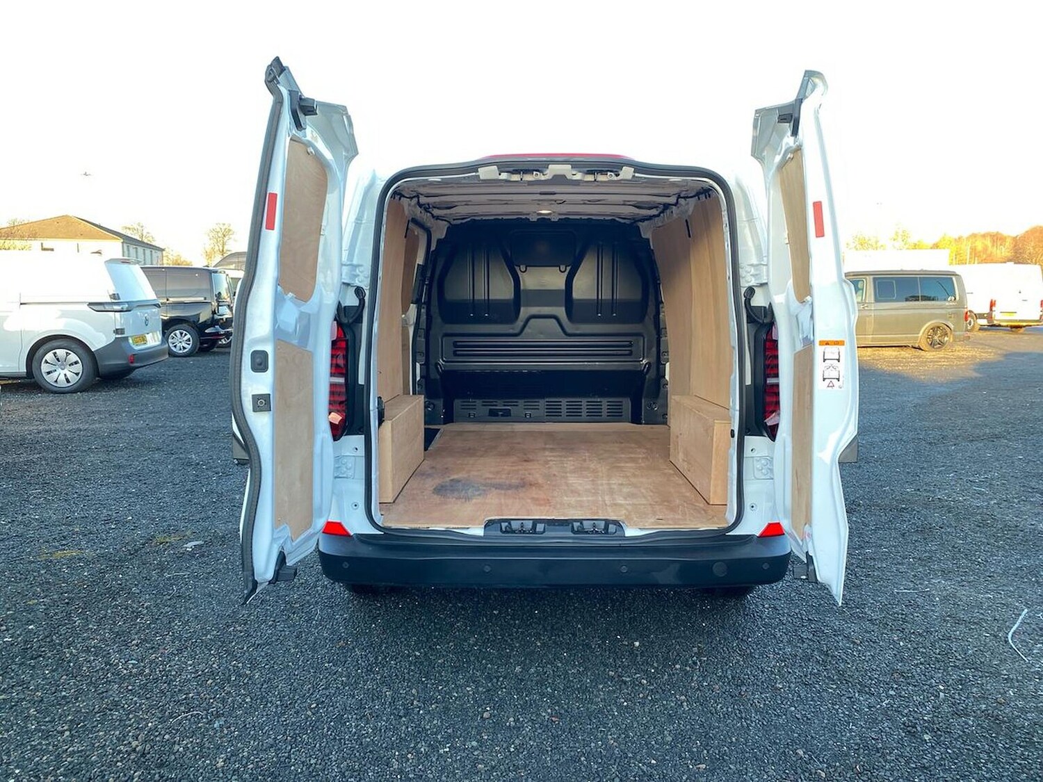 Used Volkswagen Transporter 2025 for sale - 76699522: Photo 37