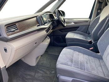 Used Volkswagen Multivan 2024 for sale - 76225065: Photo 2