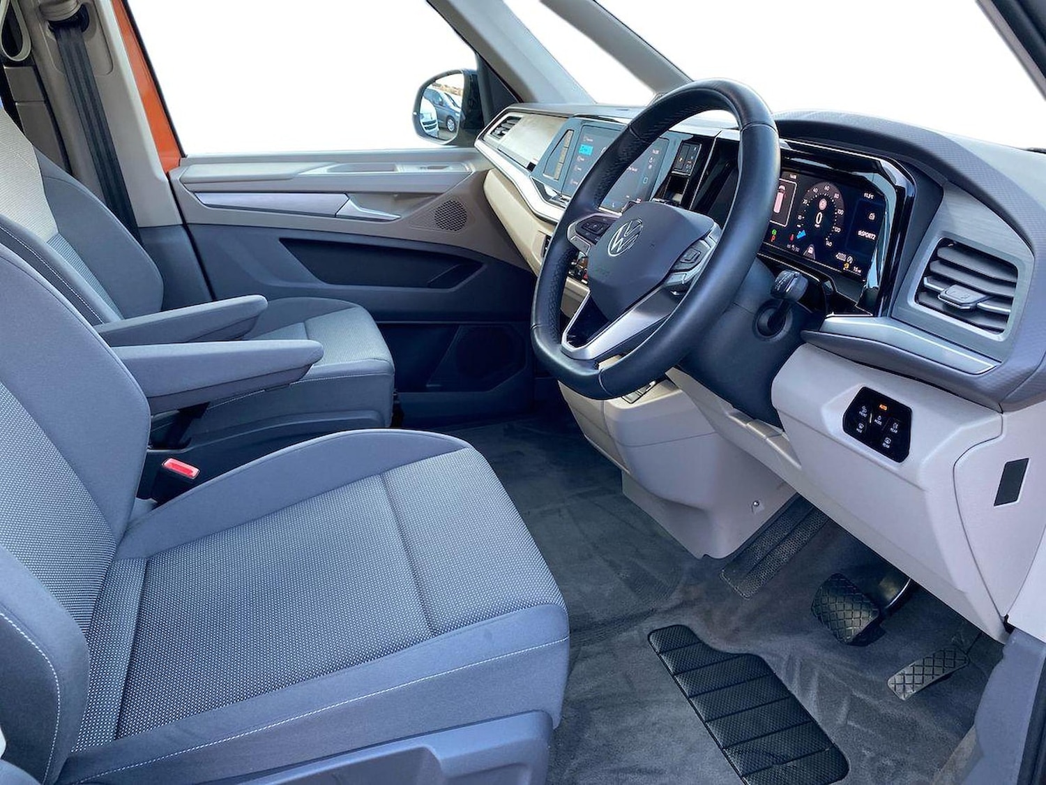 Used Volkswagen Multivan 2025 for sale - 78121893: Photo 8